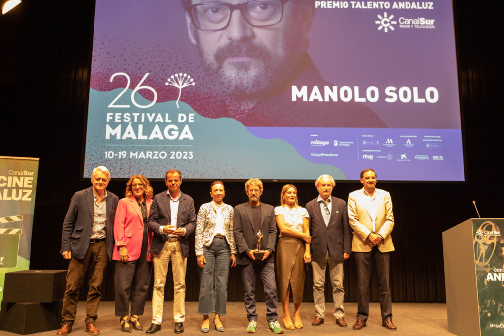 Manolo Solo recoge el ‘Premio Talento Andaluz’ de Canal Sur en su octava edición en el Festival de Cine de Málaga