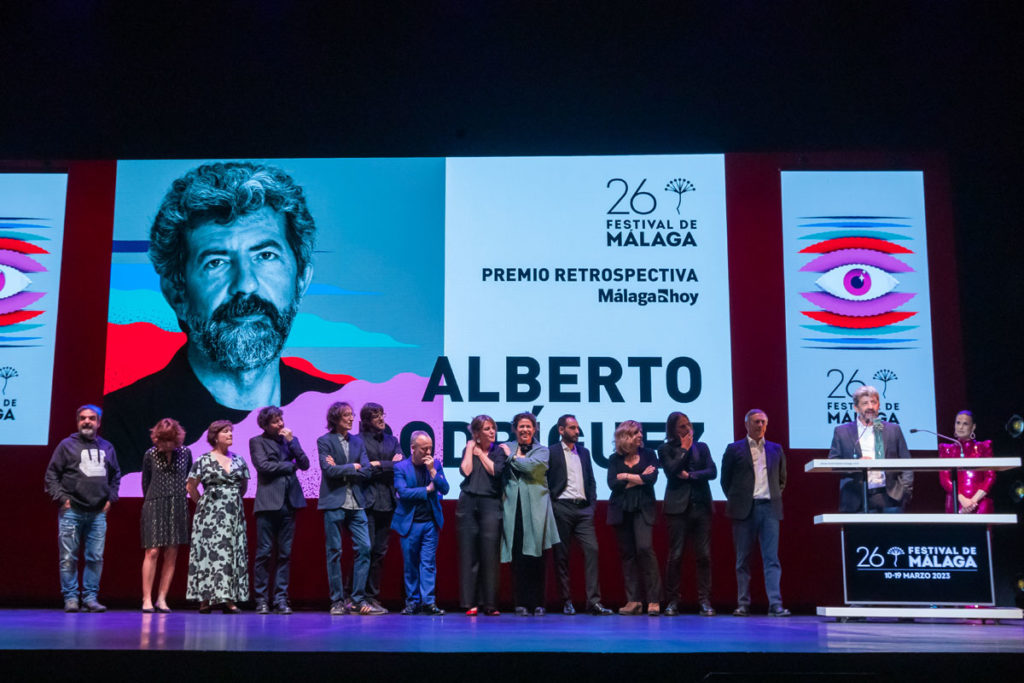 El director Alberto Rodríguez recoge el Premio Retrospectiva – Málaga Hoy como reconocimiento a su carrera